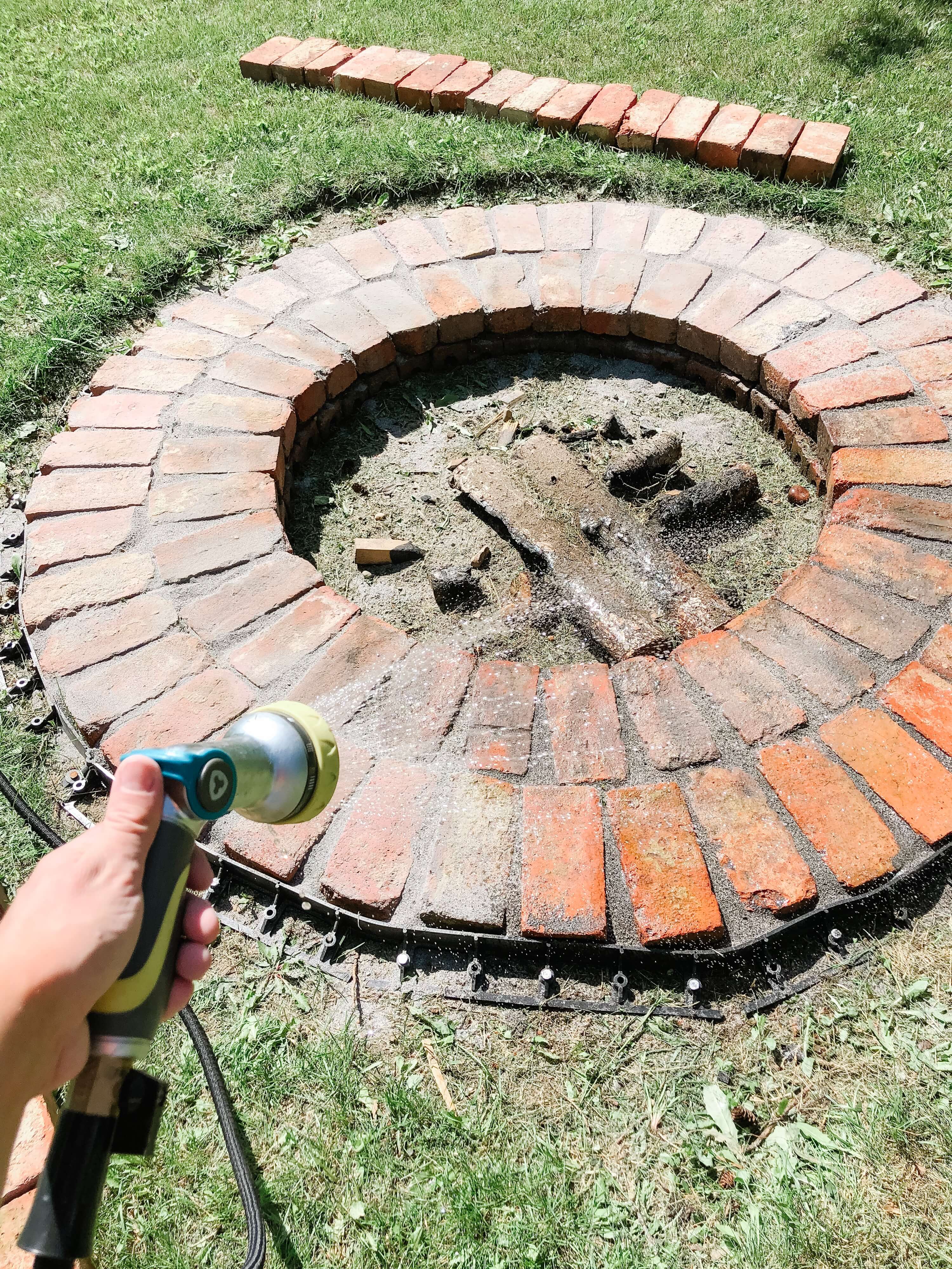 Easy DIY Brick Fire Pit B Vintage Style
