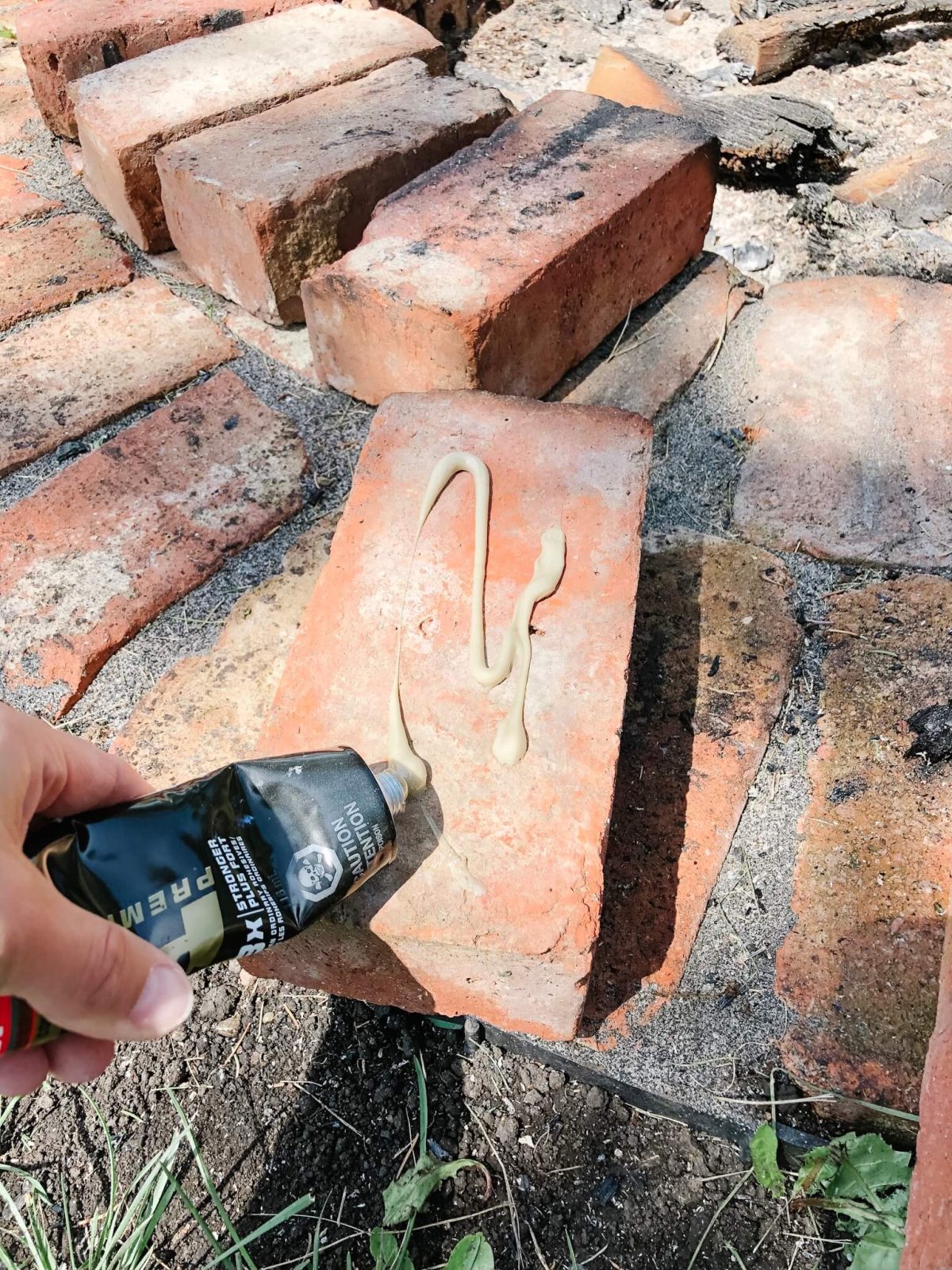 Glue-for-Bricks Glueing down Bricks