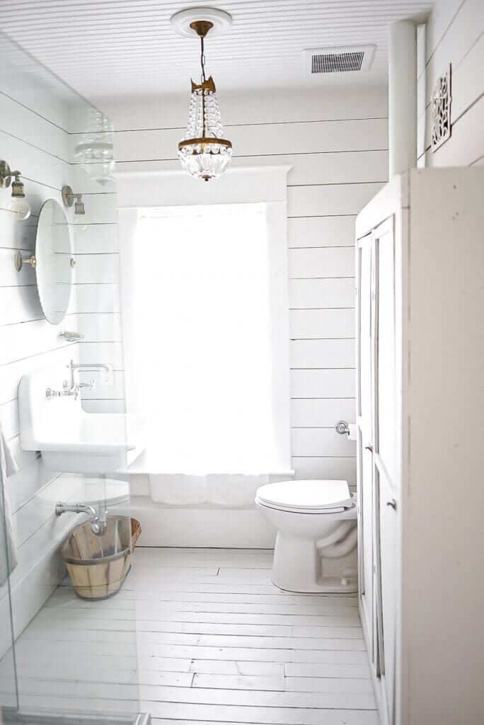 open concept shower in a bathroom