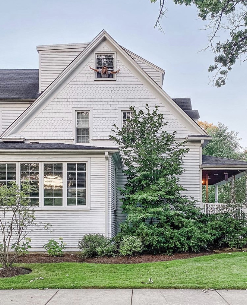 A Little Dose of Jen 5 charming farmhouse exterior white and black contrast