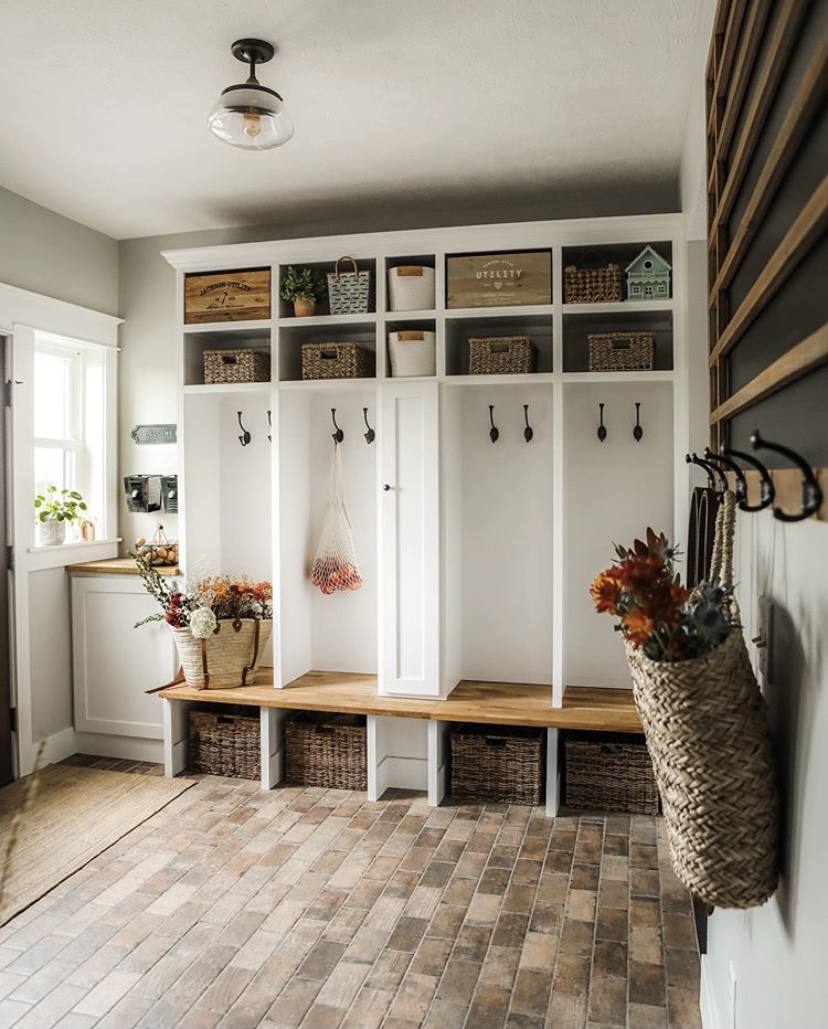 Farmhouse locker mudroom