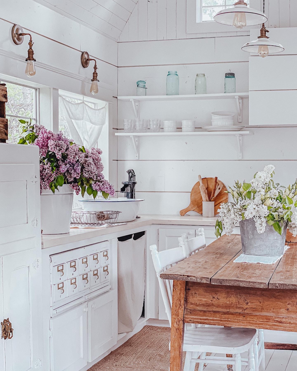 7 Tips on How to  Decorate with Vintage Home Decor