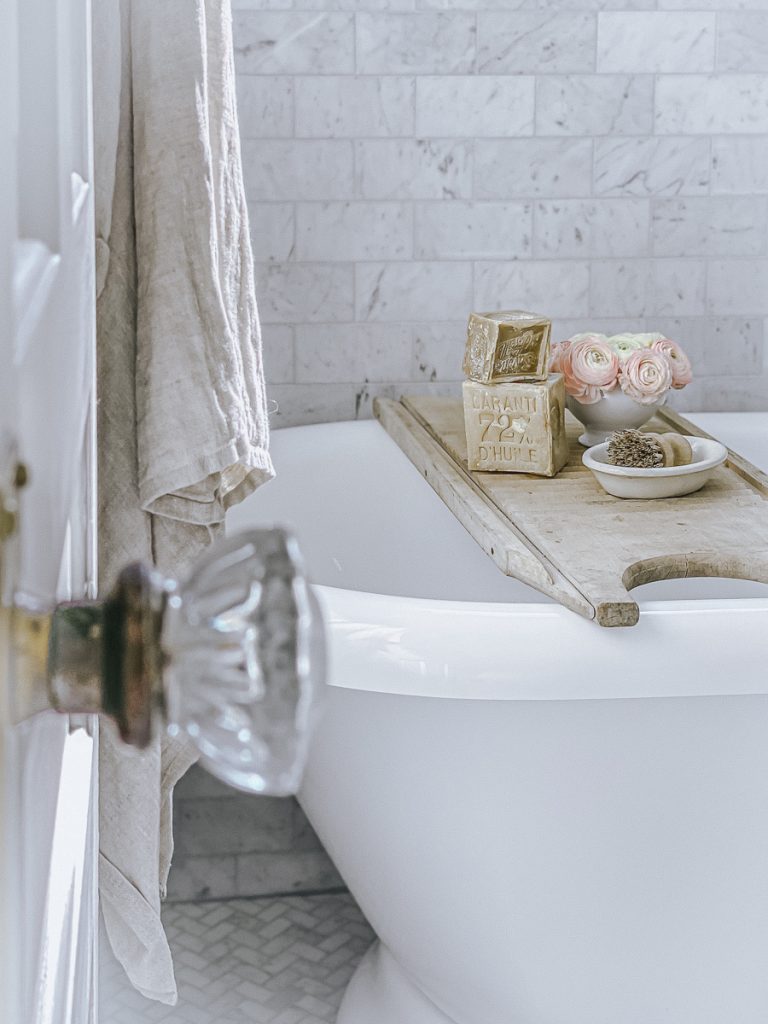antiques-in-a-bathroom