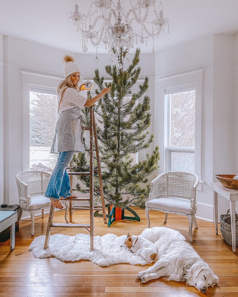 How To Decorate A Nostalgic Vintage Inspired Christmas Tree - Making it in  the Mountains