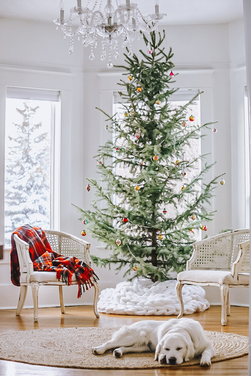 10 Ways to Decorate a Minimal Christmas Tree B Vintage Style
