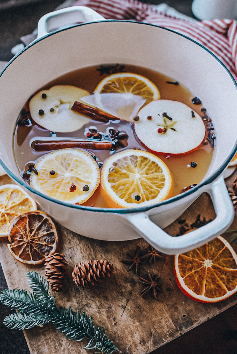 large pot of hot apple cider