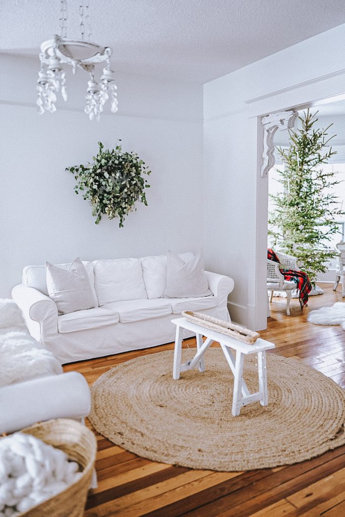 https://www.bvintagestyle.com/wp-content/uploads/2022/12/scandinavian_christmas-04-684x1024.jpg