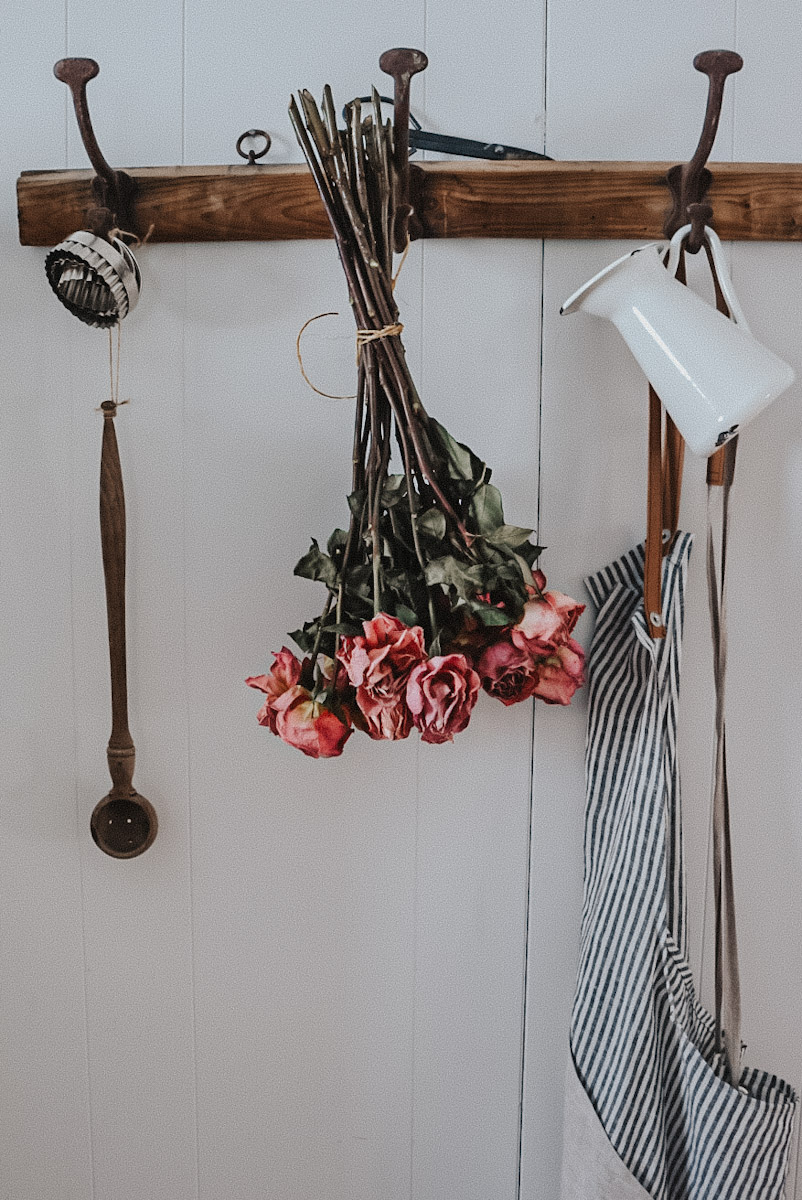 How to Dry Roses and Rose Petals