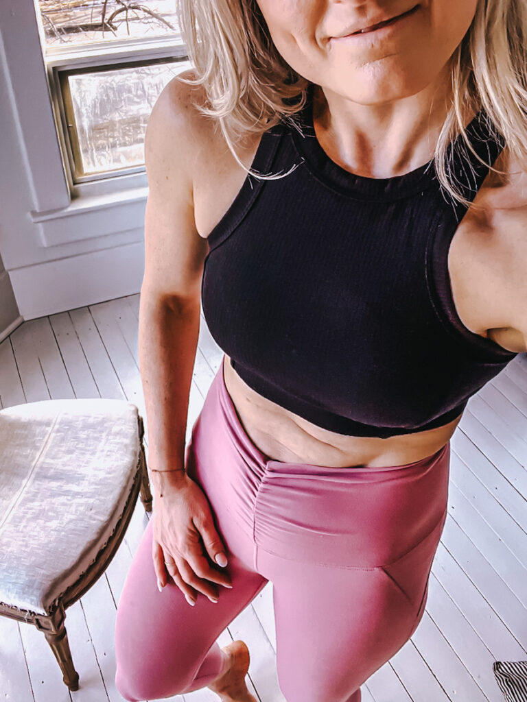 Athletic wear: selfie with a Deborah wearing a sports bra and leggings. 