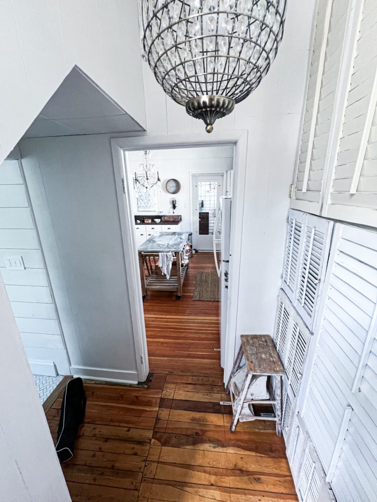 The view of a kitchen entrance before being remodelled. 