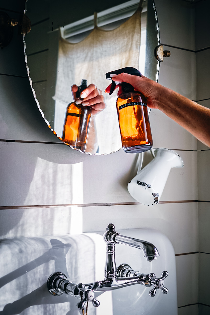 How to Clean Your Home Naturally (5 Eco Friendly Cleaning Products)