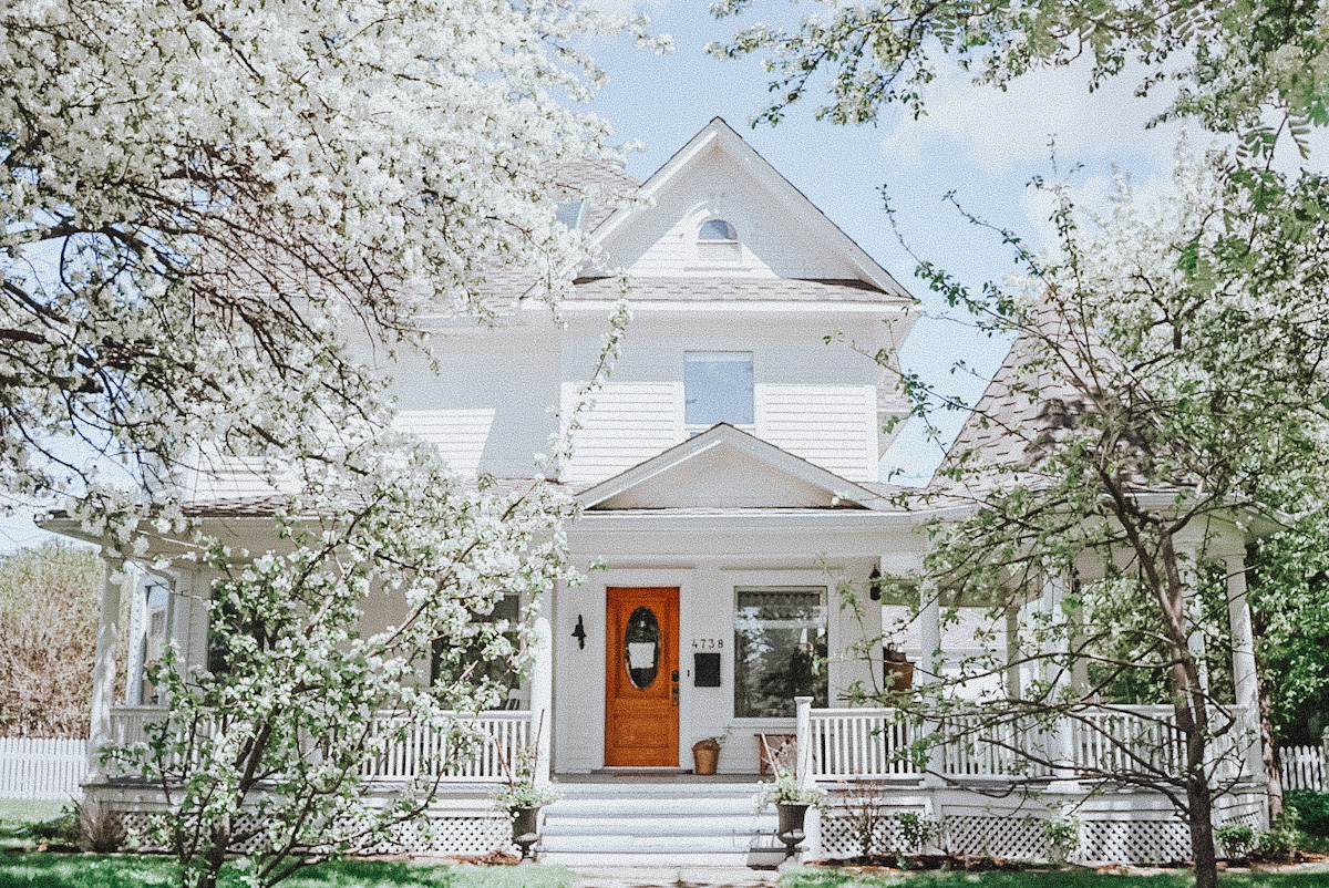 What Is Vintage Simplicity? A Home Tour Through Our 1903 Queen Anne Victorian